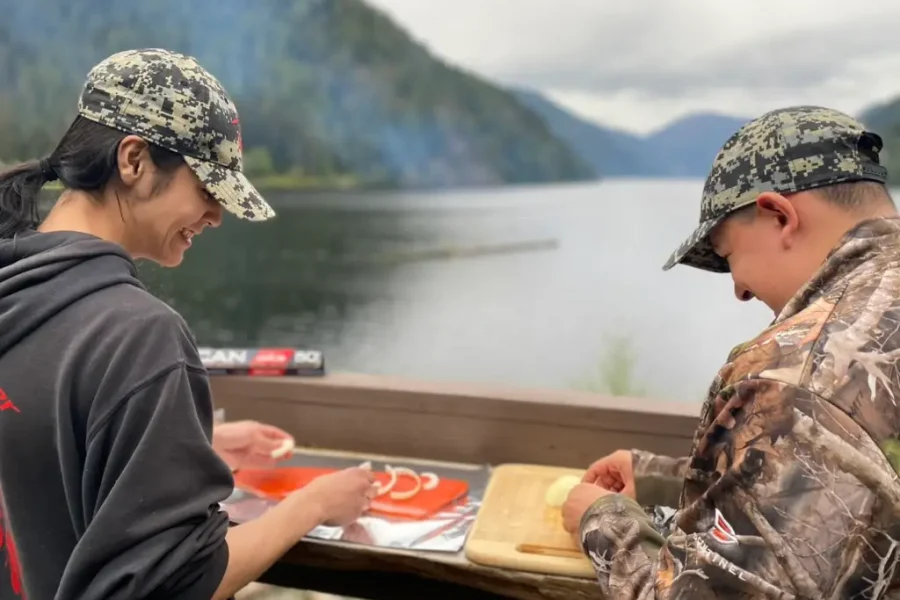 Chance & KC preparing salmon for dinner (Uchucklesaht Territory)